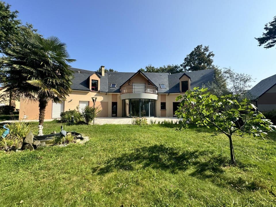 Property building, Facade/entrance, Off site, Balcony/Terrace