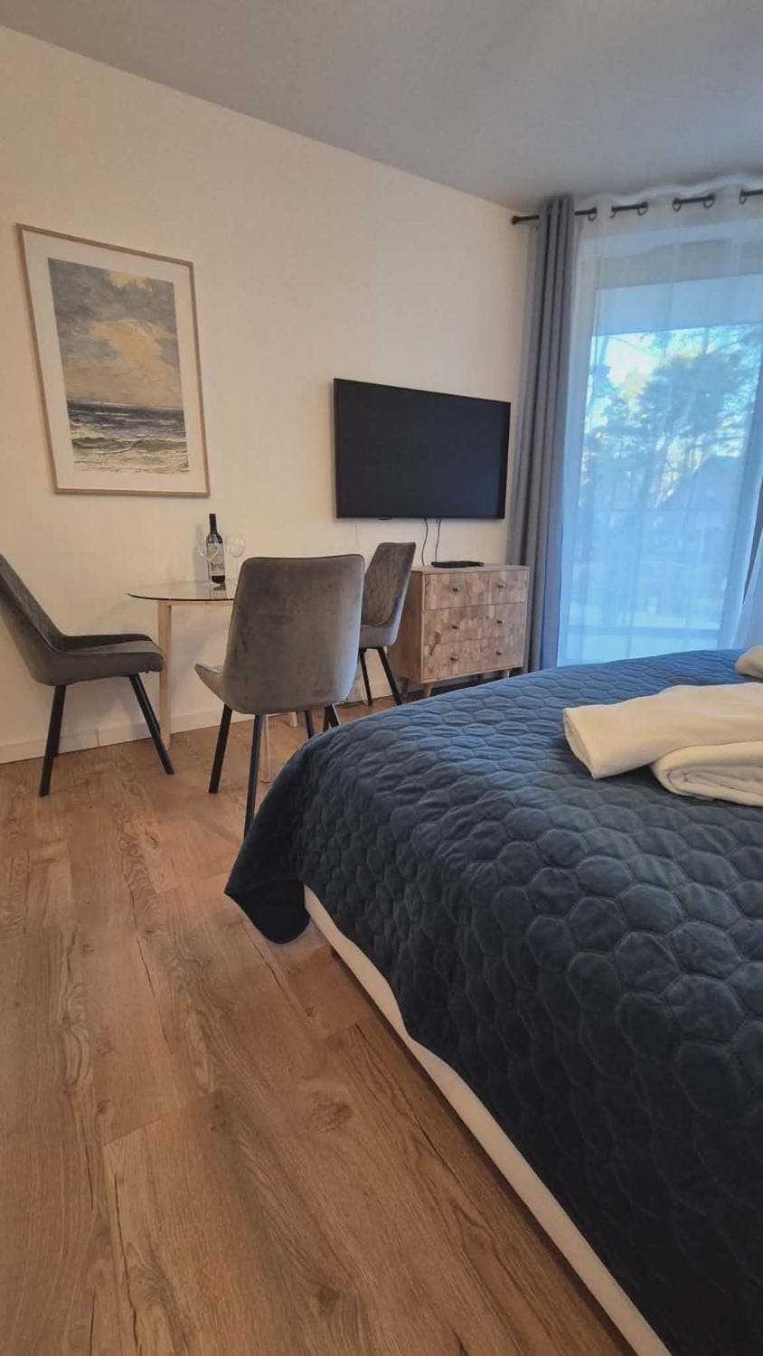 Communal lounge/ TV room, Bed, TV and multimedia, Photo of the whole room, Evening entertainment, Bedroom