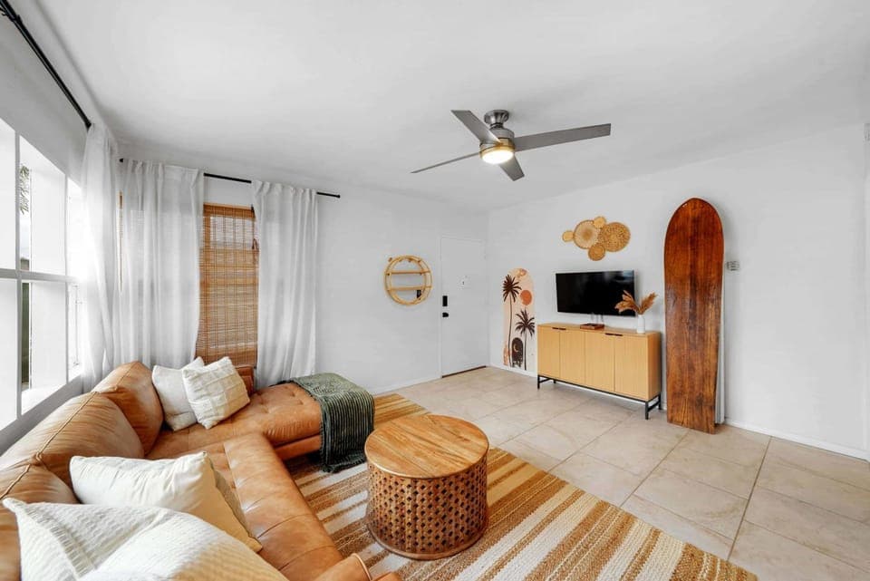 Communal lounge/ TV room, TV and multimedia, Living room