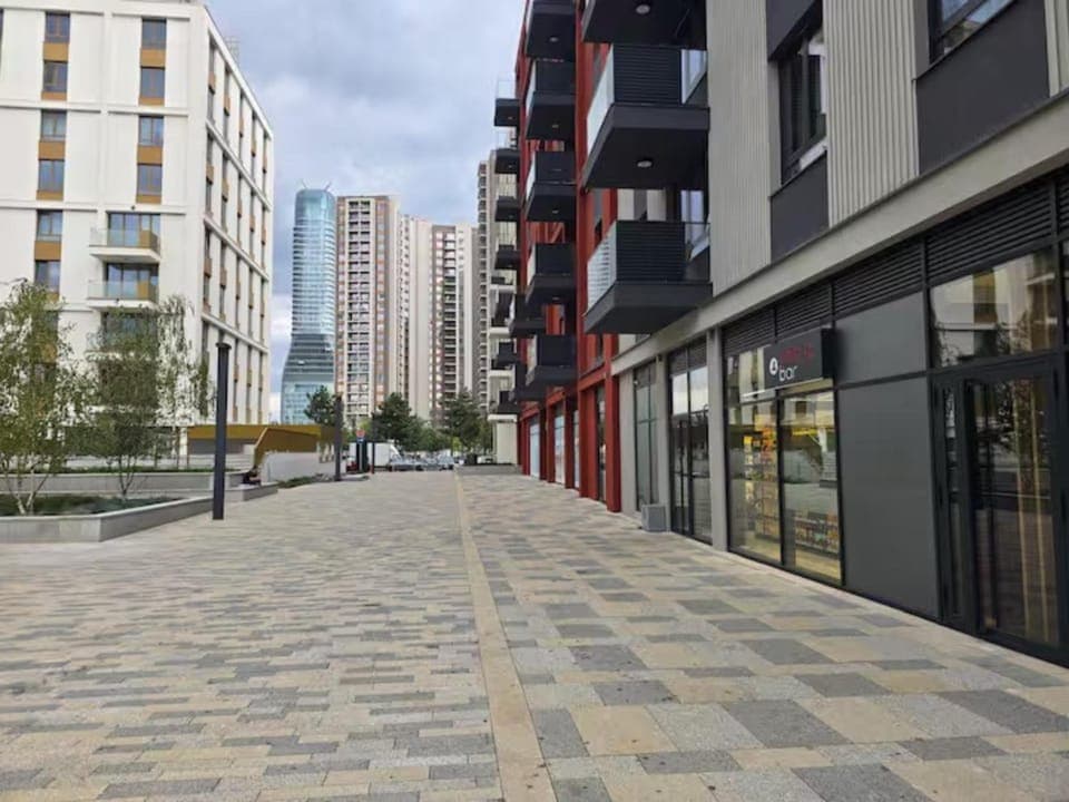 Property building, Day, Neighbourhood