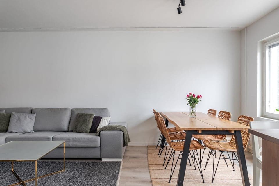 Seating area, Dining area