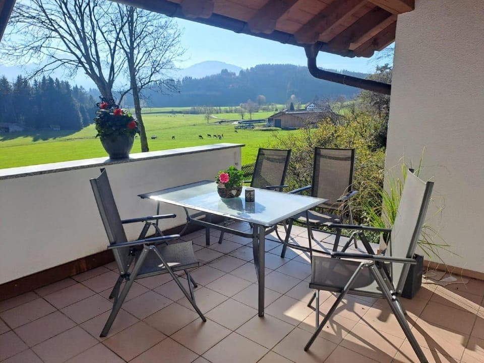 Balcony/Terrace, Dining area, Mountain view