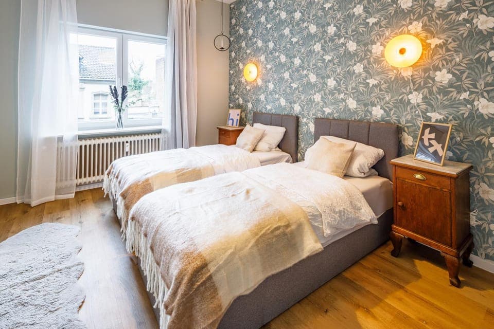 Bed, Photo of the whole room, Bedroom, internet