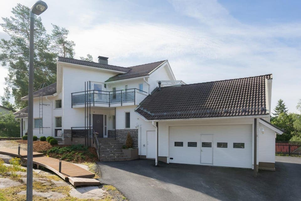 Property building, Day