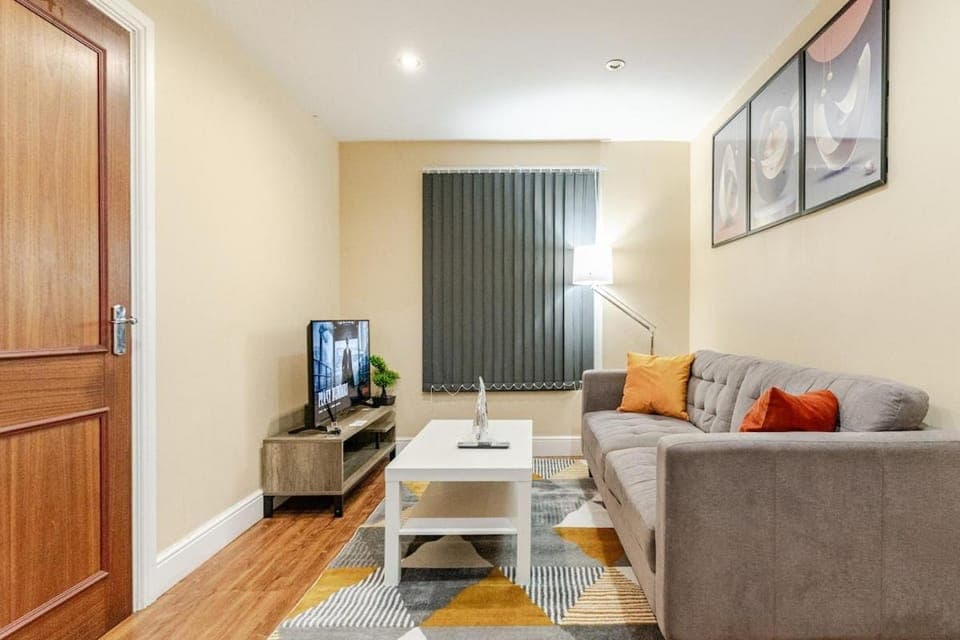 Communal lounge/ TV room, TV and multimedia, Living room, Photo of the whole room, Seating area, Evening entertainment