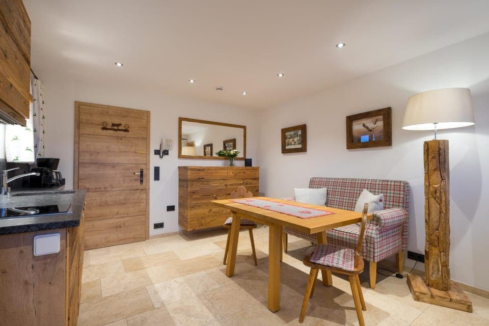 TV and multimedia, Kitchen or kitchenette, Dining area