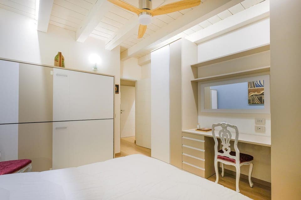 Photo of the whole room, wardrobe