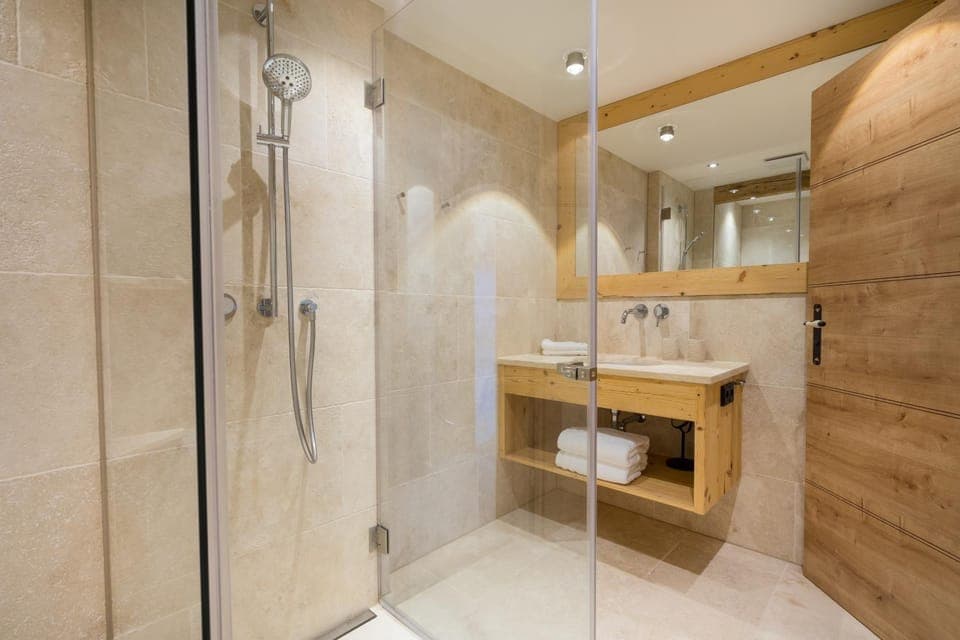 Shower, Bathroom, towels