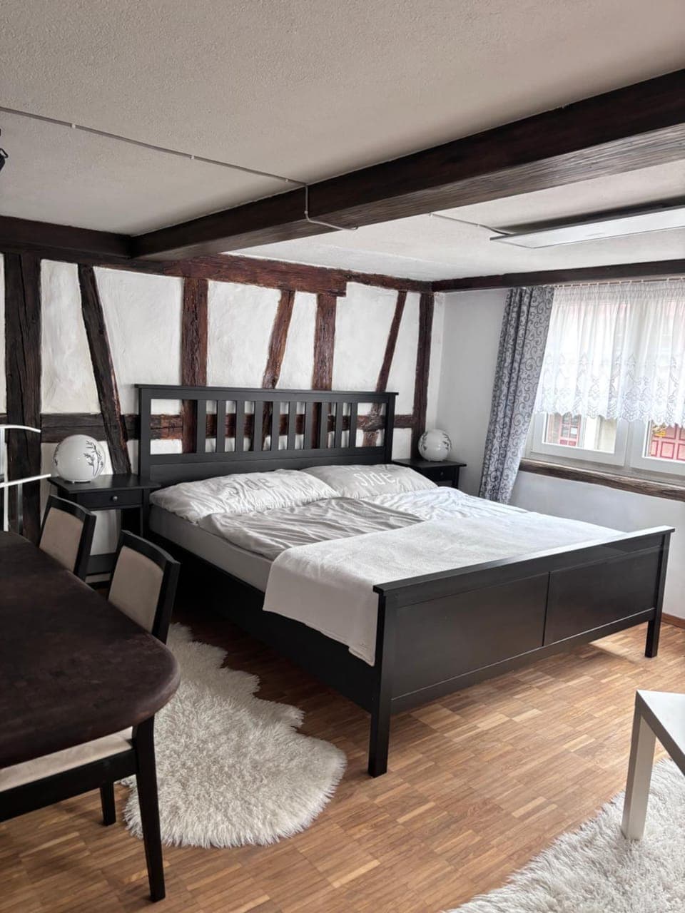 Photo of the whole room, Bedroom