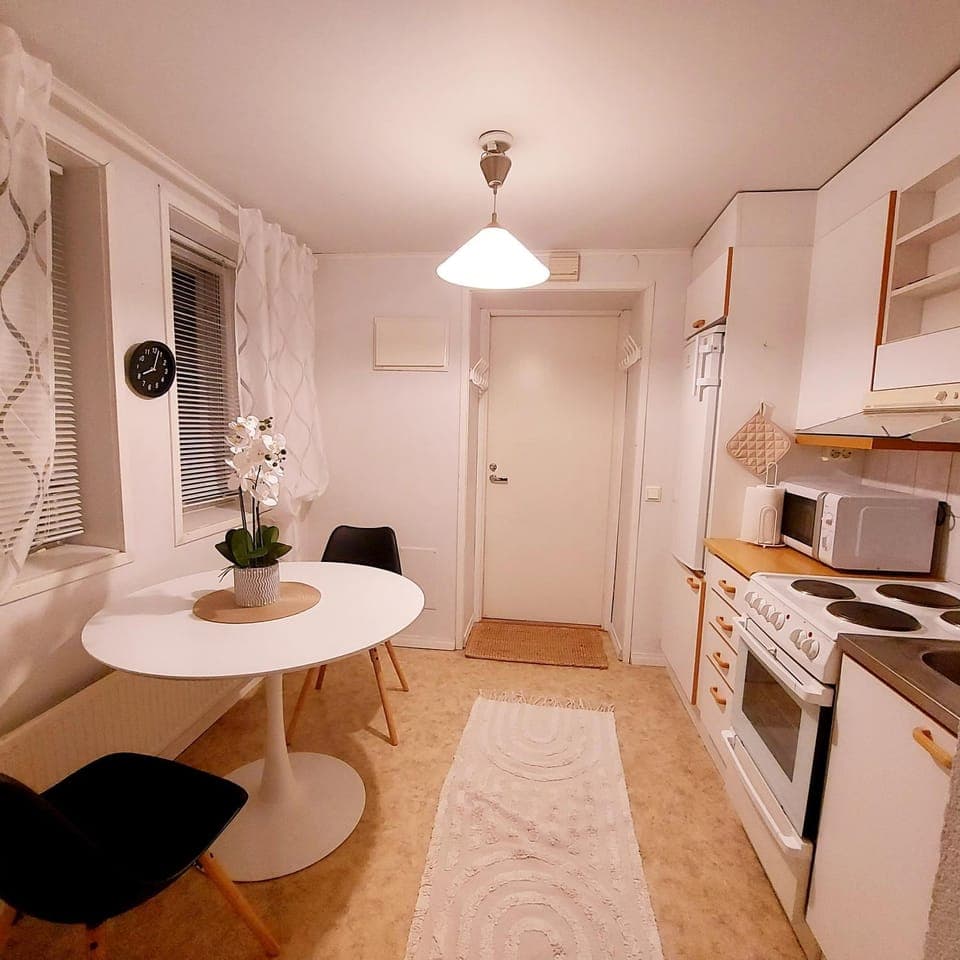 Kitchen or kitchenette, Dining area, oven, pet friendly, stove