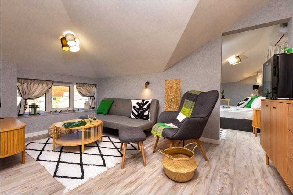 TV and multimedia, Living room, Seating area