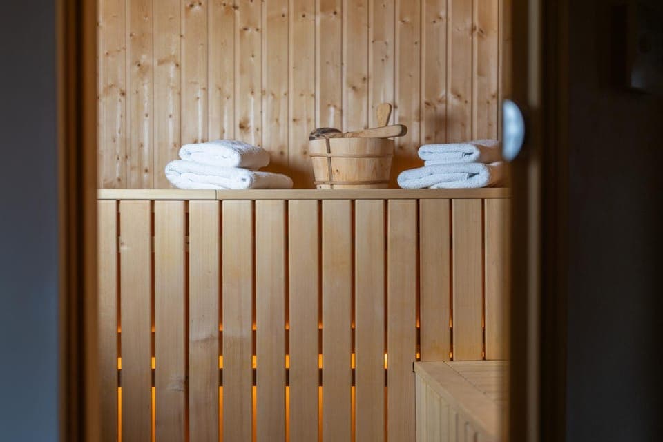 Property building, Spa and wellness centre/facilities