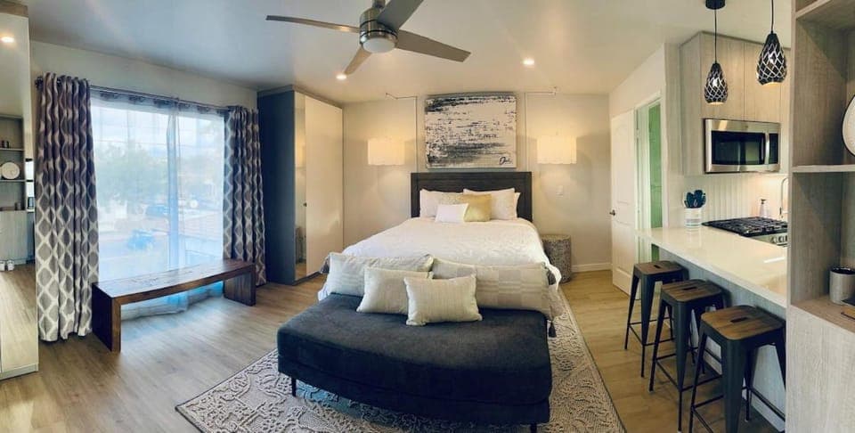 Bed, Photo of the whole room