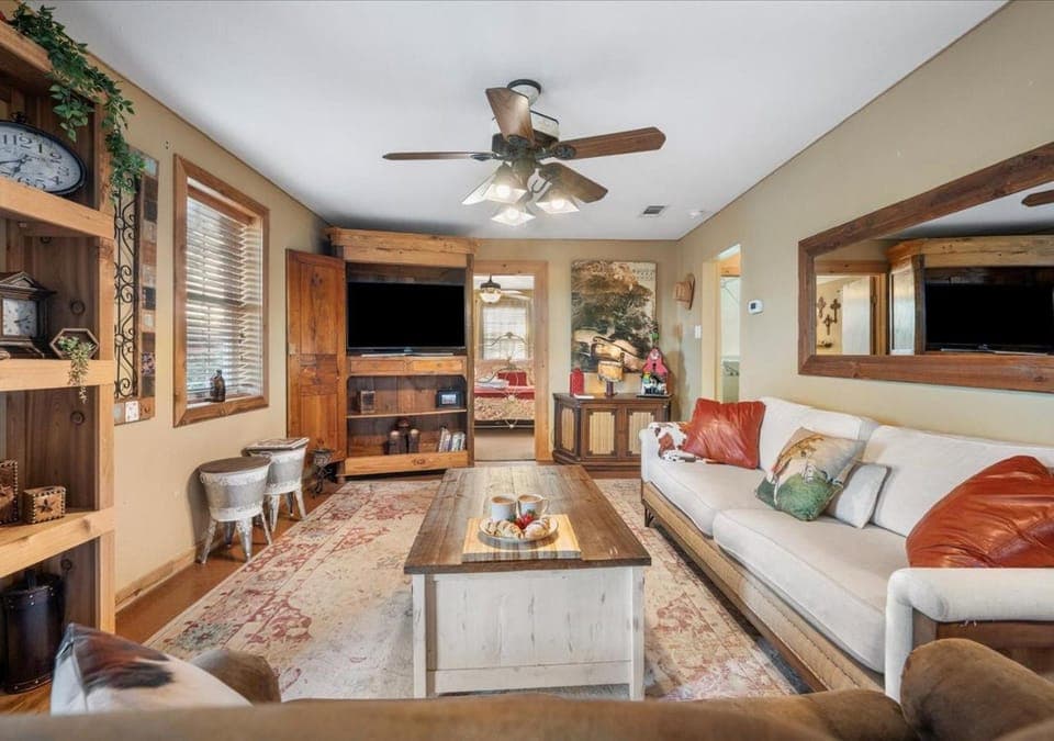 Communal lounge/ TV room, TV and multimedia, Living room