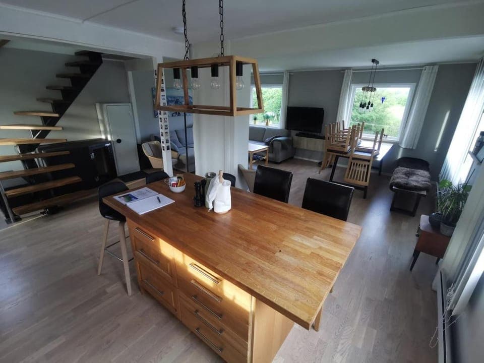 Kitchen or kitchenette, Living room