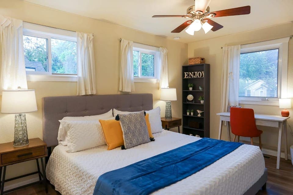 Bed, Photo of the whole room, Bedroom