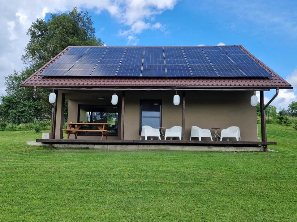 Property building, Day, Balcony/Terrace