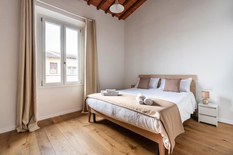 Bed, Photo of the whole room, Bedroom, towels