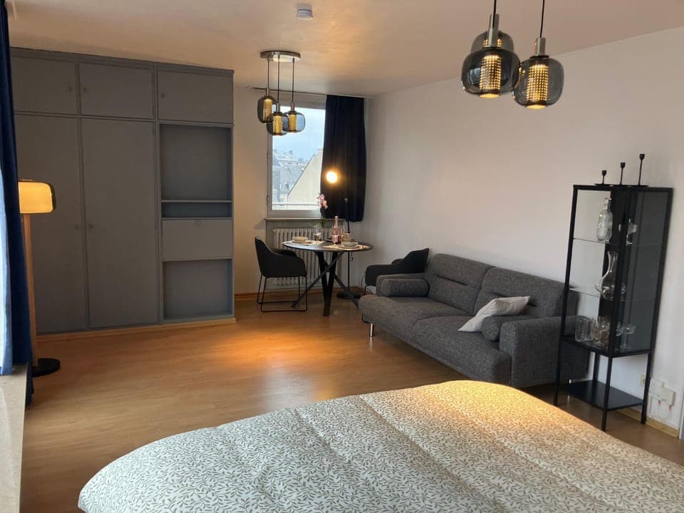 Bed, Photo of the whole room, Seating area, Dining area, Bedroom