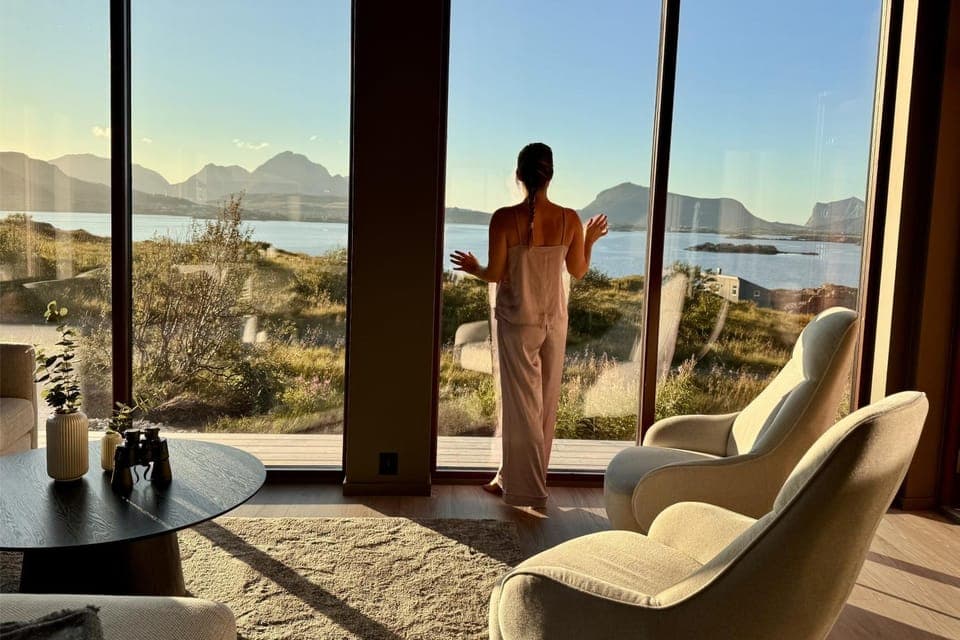 Living room, Garden view, Sea view