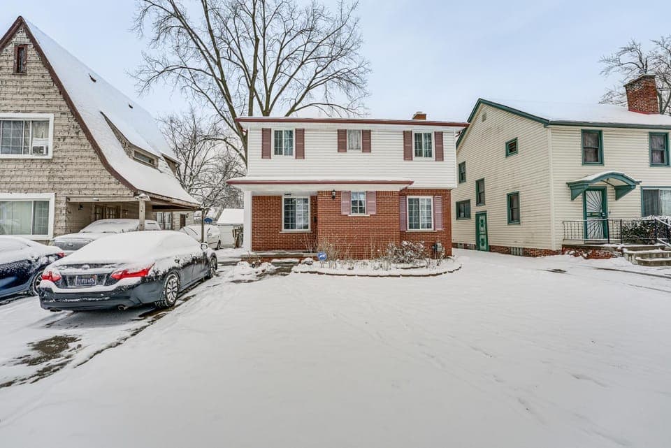 15 Mi to Dtwn Detroit: Cozy Family Home w/ Yard! House in Detroit