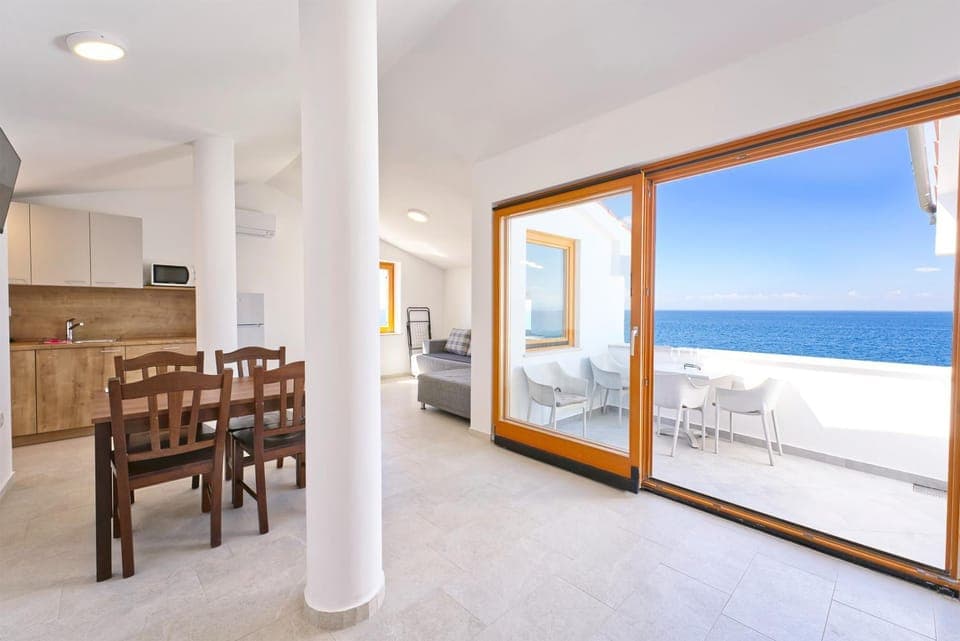 View (from property/room), Balcony/Terrace, Kitchen or kitchenette