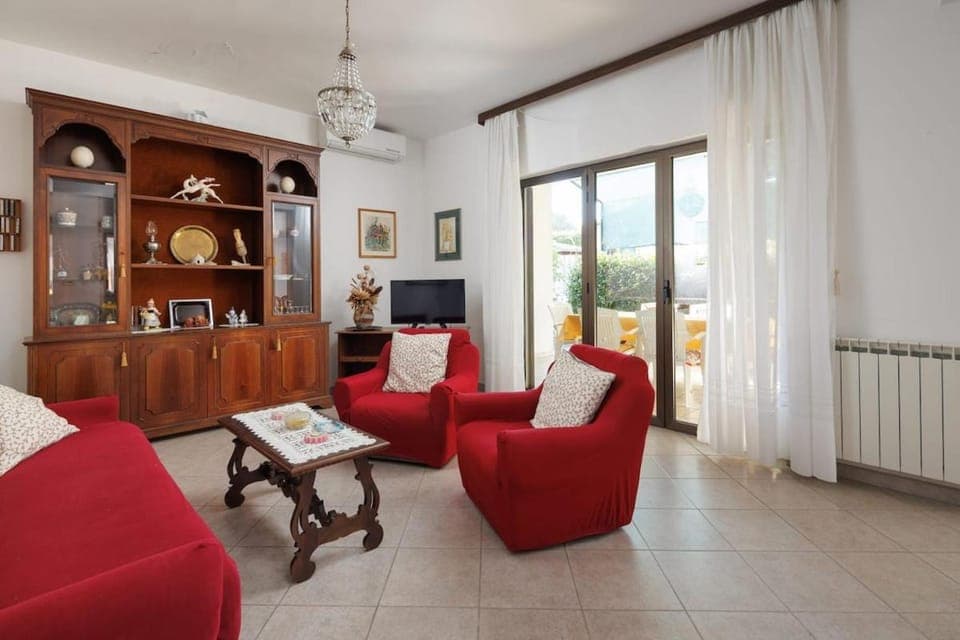 TV and multimedia, Living room, Seating area, Evening entertainment