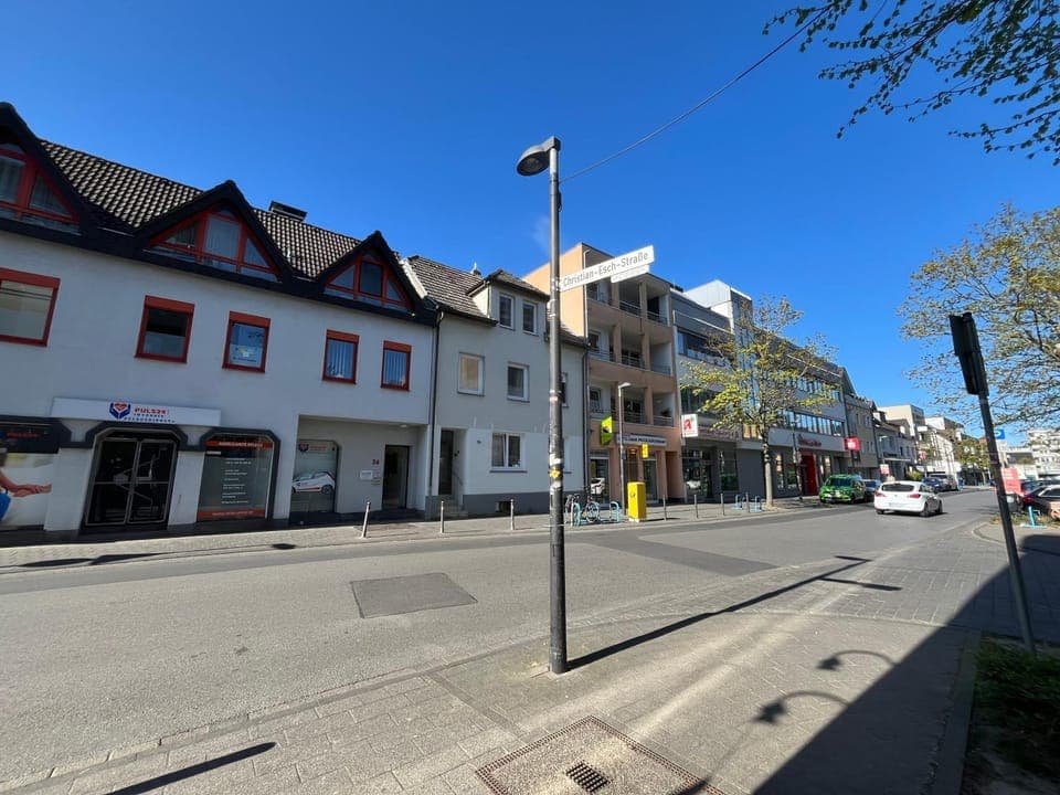 Property building, Neighbourhood, City view, Street view, Location, Parking