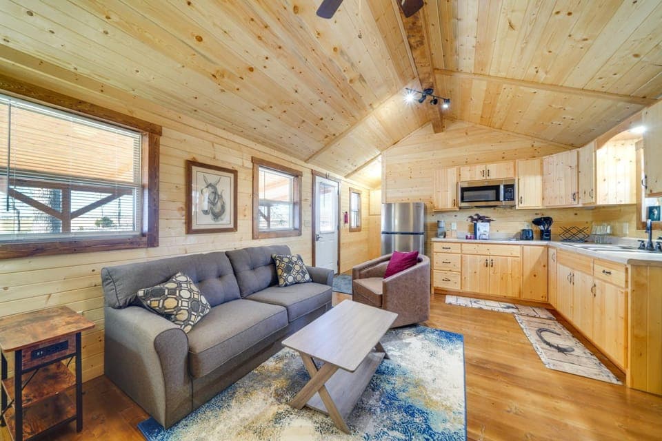31 Mi to Louisville: Cabin on 235 Acres! Cabin in Indiana