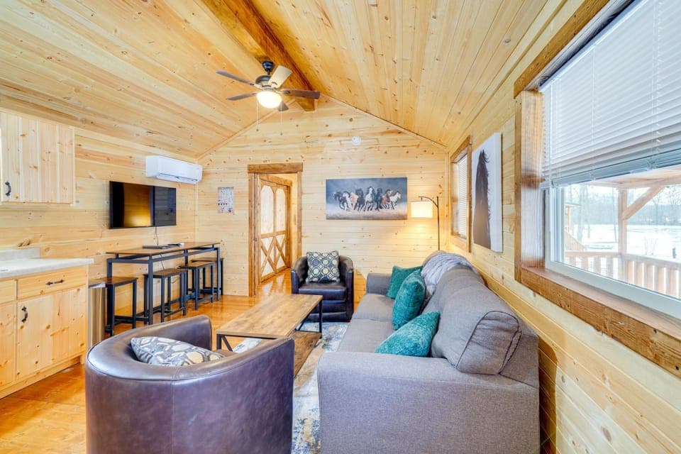 La Grange Cabin on a Racehorse Farm w/ Pond Views! Cabin in Indiana