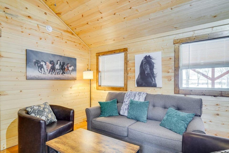 La Grange Cabin on a Racehorse Farm w/ Pond Views! Cabin in Indiana