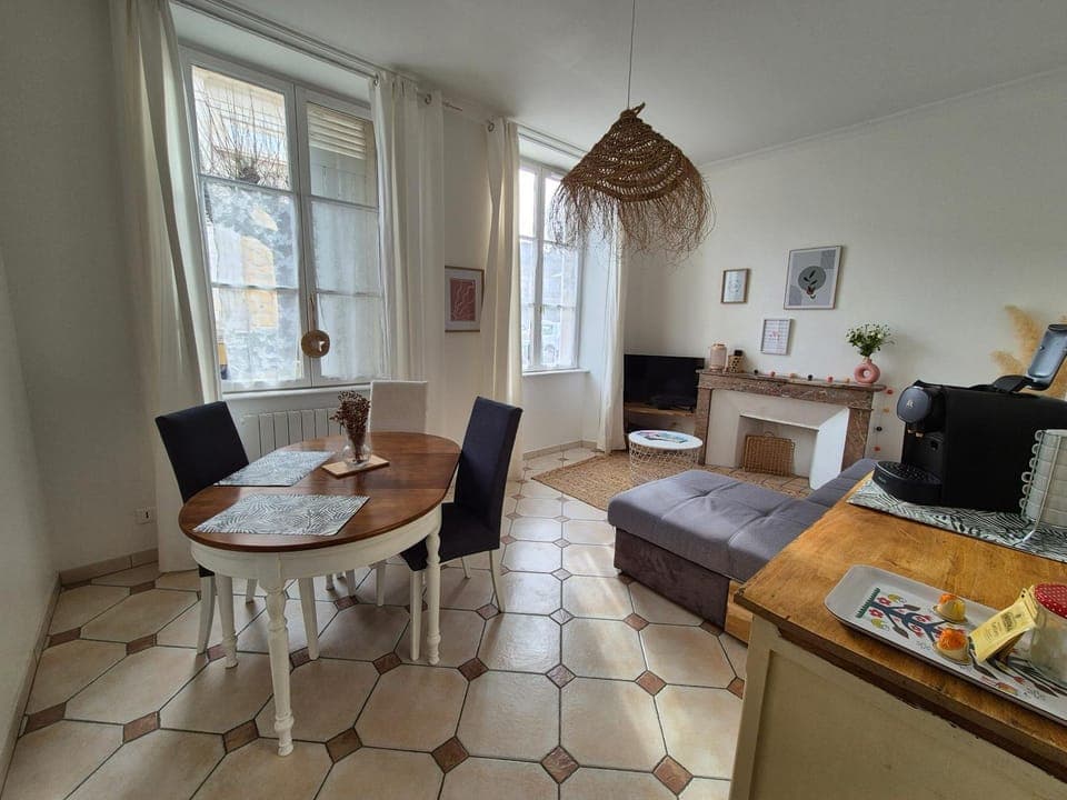 Living room, Seating area, Dining area, Lunch