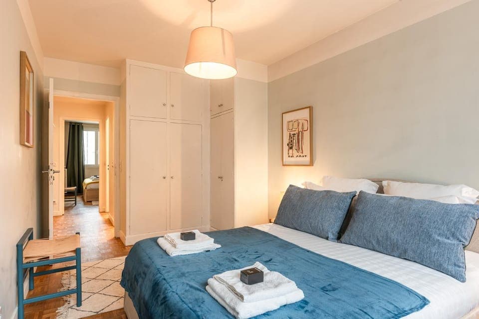 Bed, Living room, Photo of the whole room, Bedroom, towels