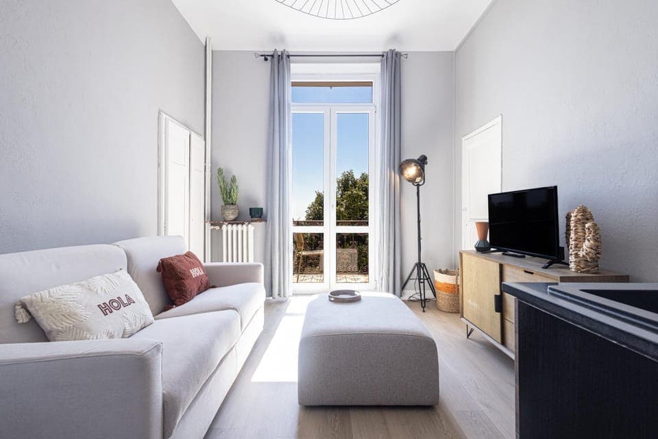 Living room, Photo of the whole room, Seating area