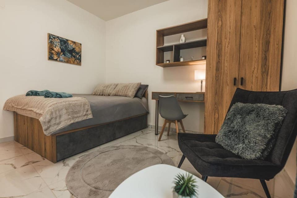 Bed, Seating area, Bedroom