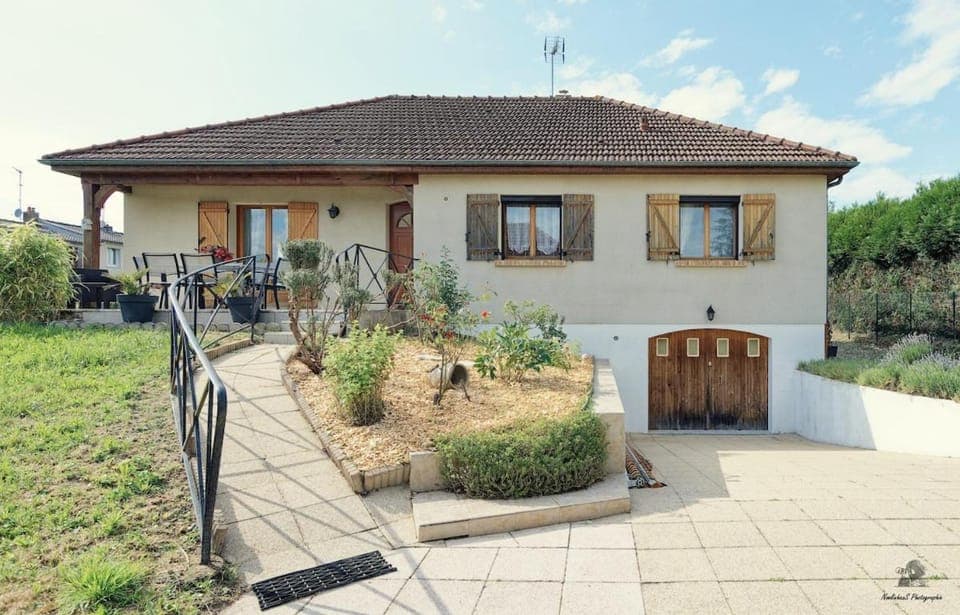 Property building, Garden, Garden view