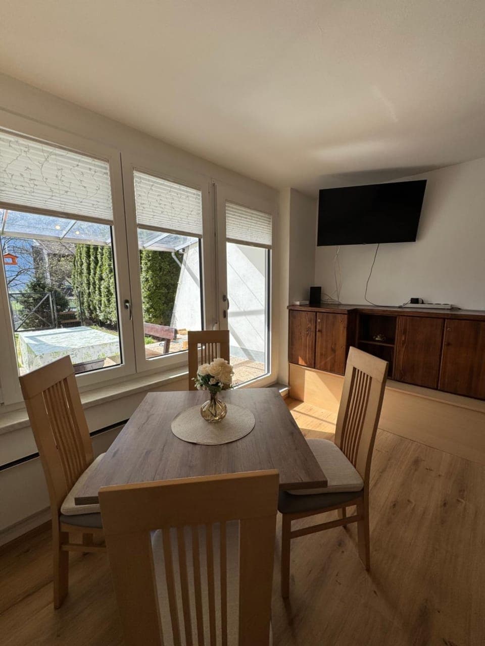 TV and multimedia, Dining area