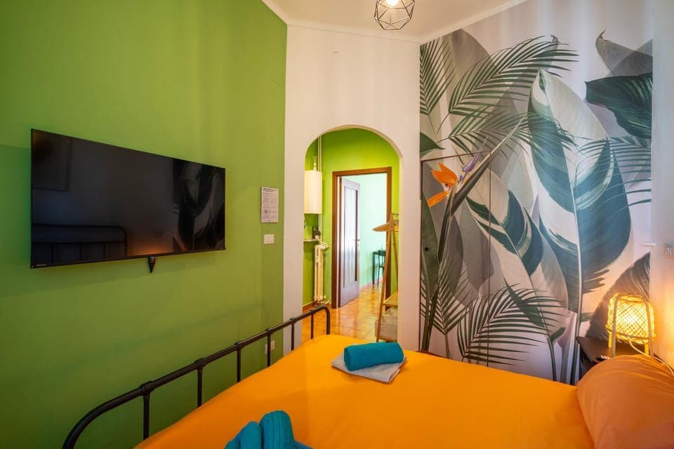 Bed, TV and multimedia, Photo of the whole room, Evening entertainment, Bedroom