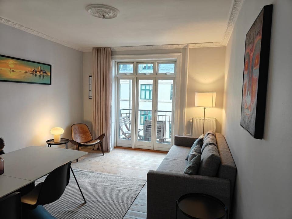 Photo of the whole room, Seating area