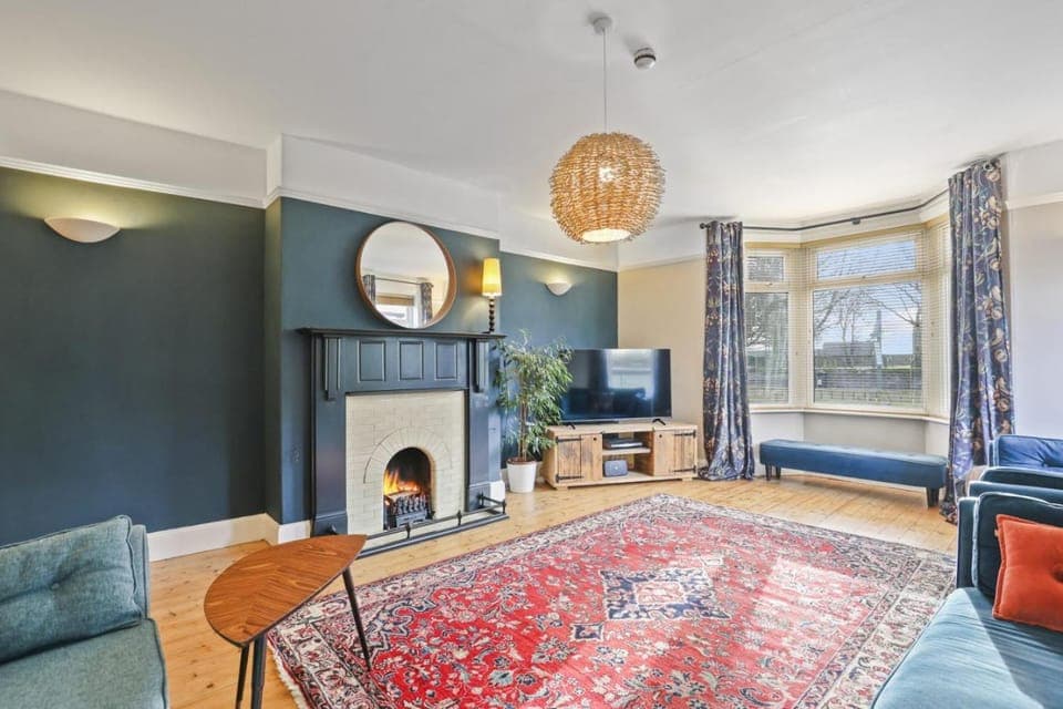 Communal lounge/ TV room, TV and multimedia, Living room, Seating area