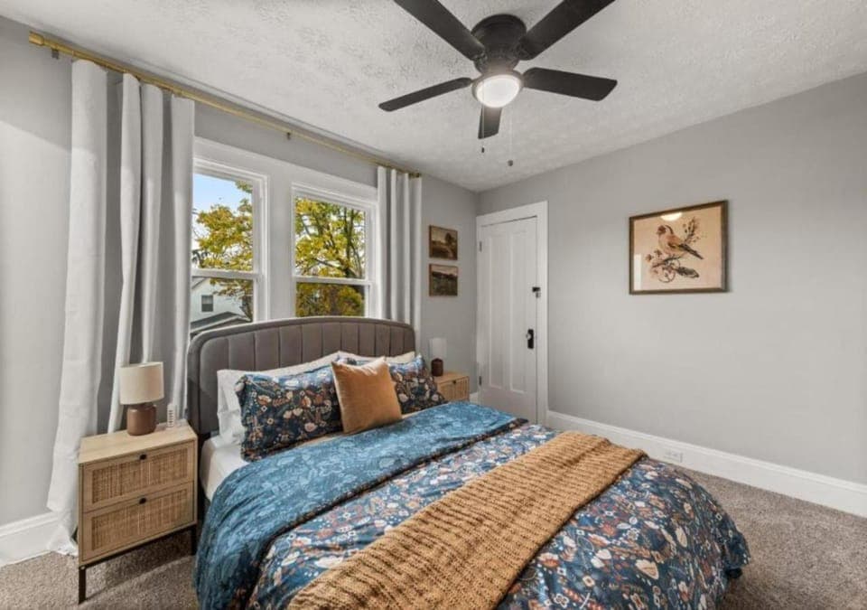 Bed, Photo of the whole room, Bedroom