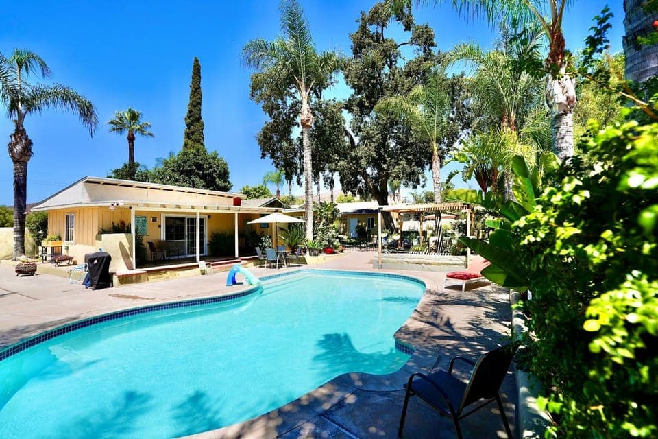 Swimming pool