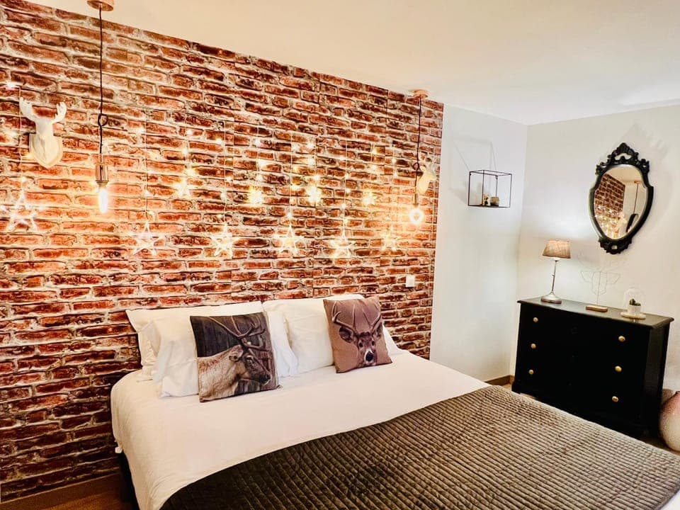 Property building, Bed, Photo of the whole room, Bedroom