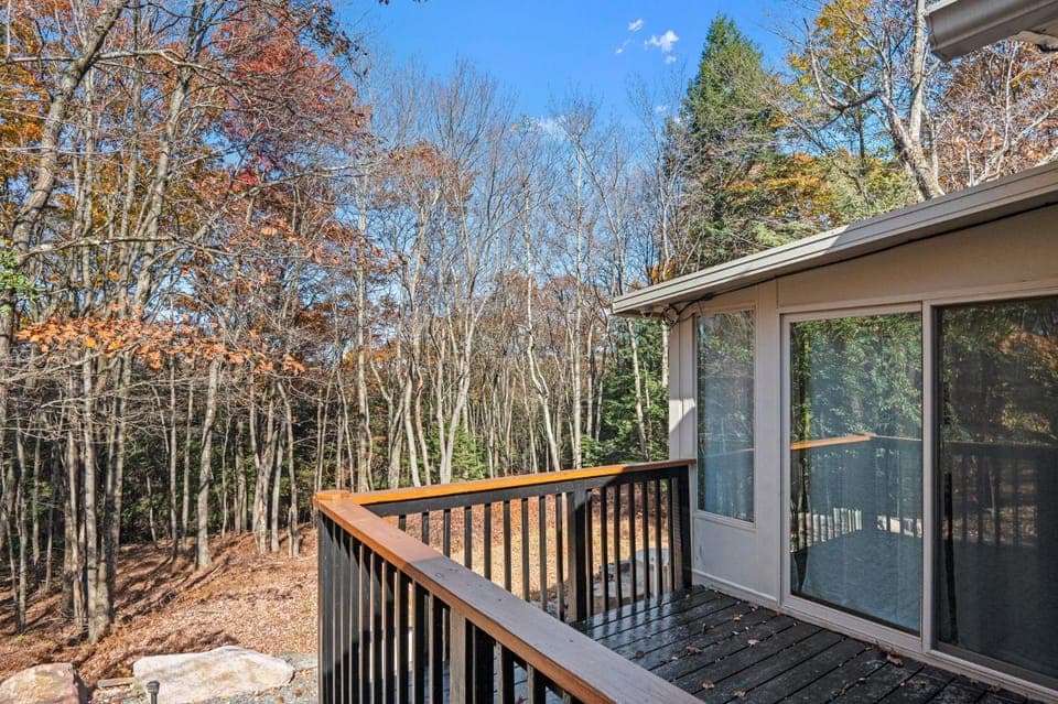 Cabin Oasis - Nestled in the Woods Seclusion Cabin in Tunkhannock Township