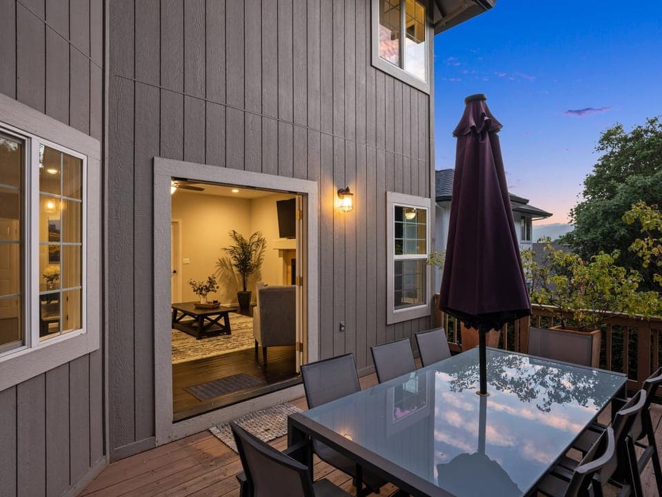 View (from property/room), Dining area, Mountain view