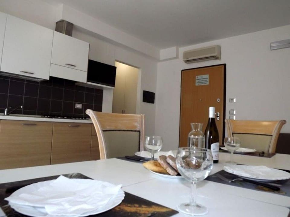 Spring, Winter, Summer, Kitchen or kitchenette, Living room, Dining area, Autumn