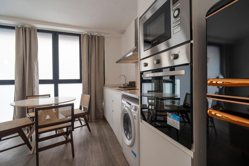 Kitchen or kitchenette, Dining area, washing machine