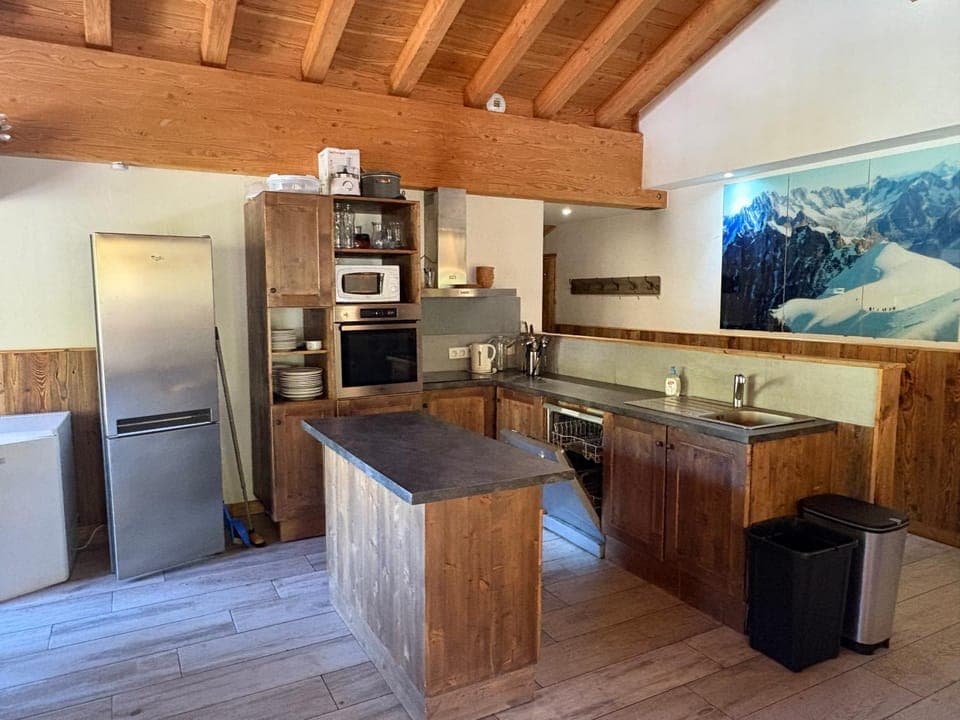 Kitchen or kitchenette, oven, stove