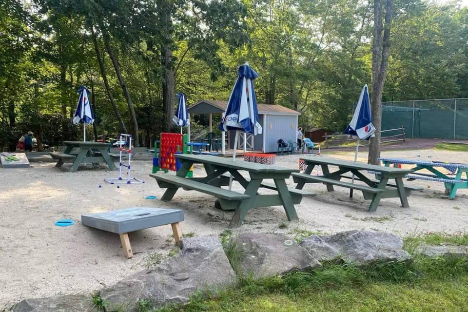 Lakefront Poconos Retreat! Pool & Hot Tub Access House in Big Boulder Lake