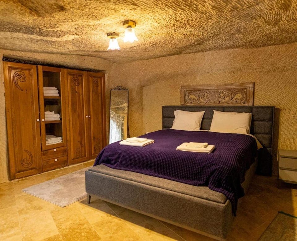 Bed, Bedroom, towels, wardrobe